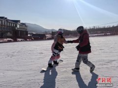 吉林冰雪经济“热”起来 高校毕业生捧起“雪饭碗”